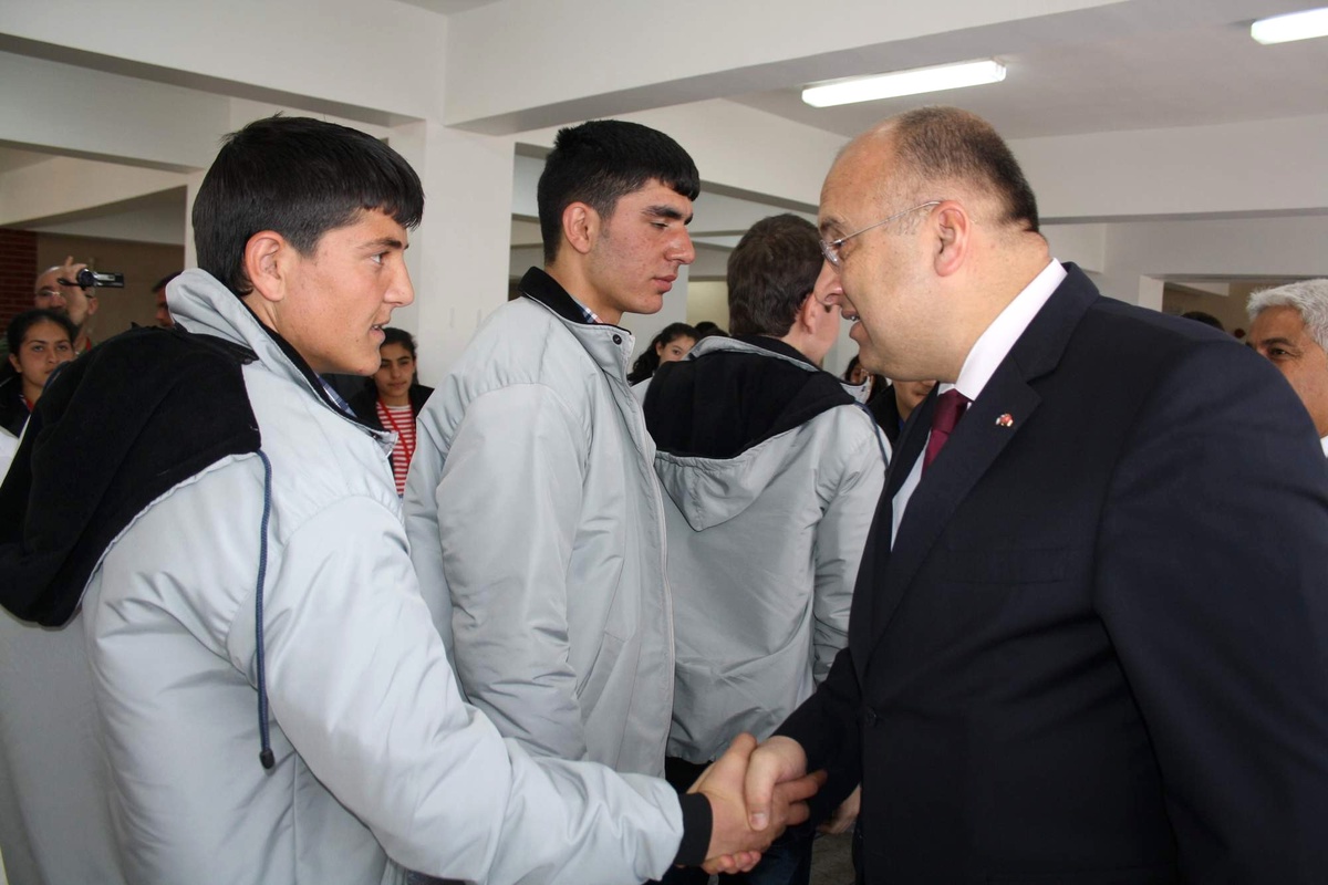 Iğdırlı Öğrenciler Emniyet Müdürü Aydın\'ı Ziyaret Etti