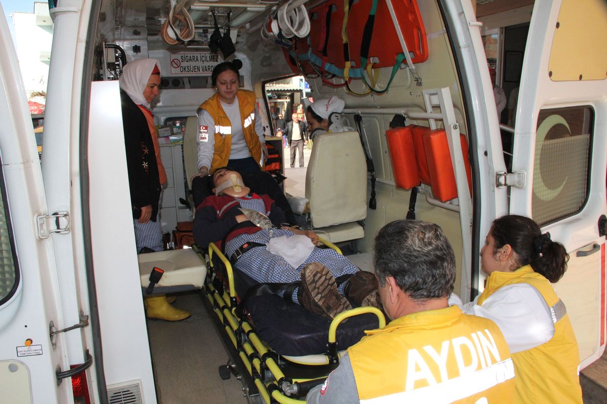 İşçi Minibüsü Otomobille Çarpıştı; 10 Yaralı