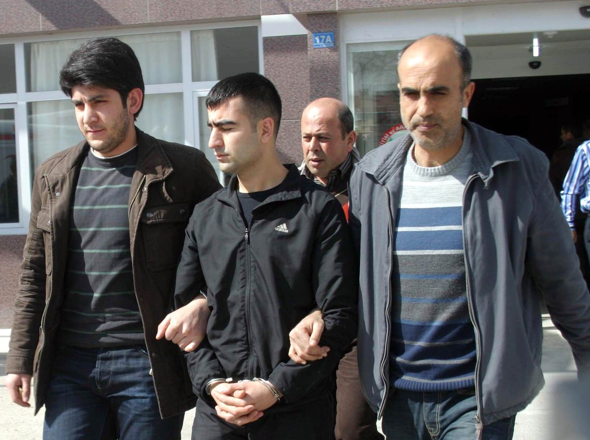 Korkudan İki Şarjör Boşaltmış