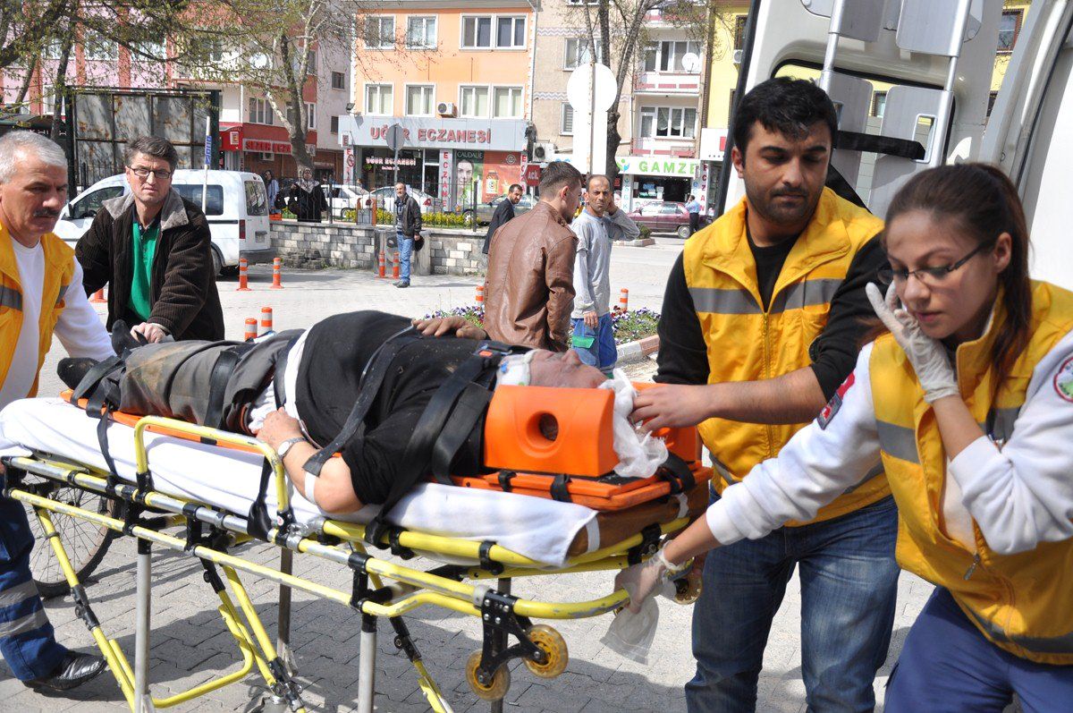 Lastiği Patlayan Beyaz Eşya Yüklü Tır Devrildi