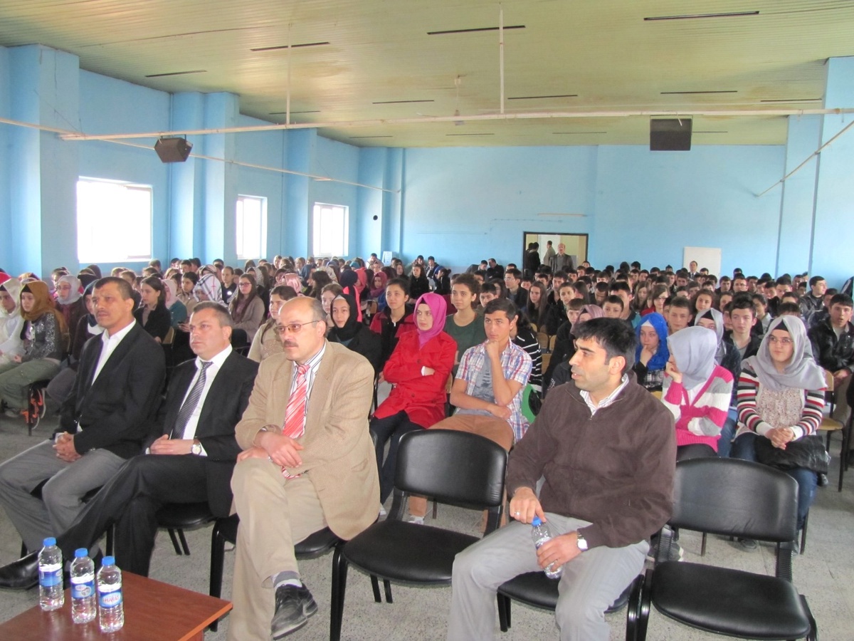 Lise Öğrencilerine "Motivasyon ve Başarı" Konulu Konferans Verildi