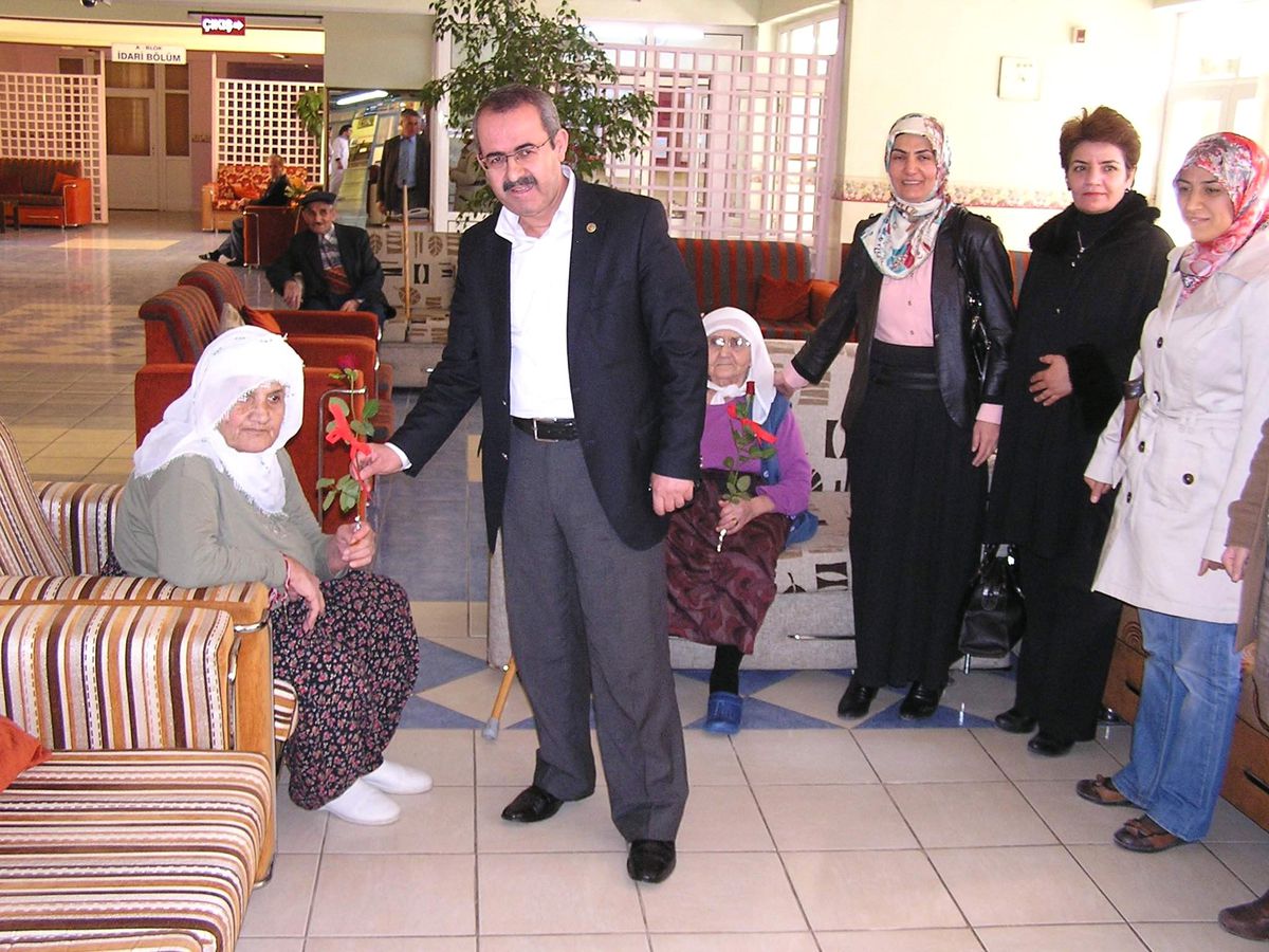 Memur Sen\'den Huzurevi\'ne Ziyaret