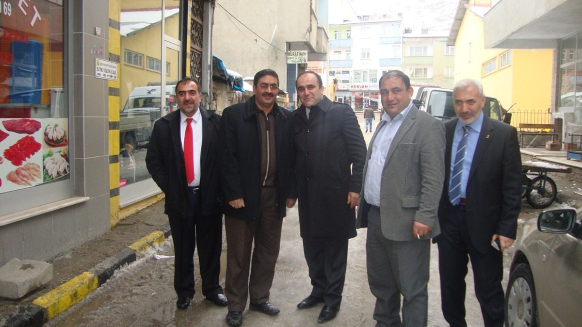 Milletvekili Bünyamin Özbek Bayburt Halk Pazarı Esnafını Ziyaret Etti
