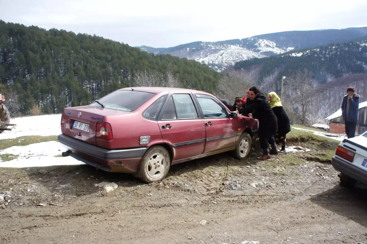 Ölüler de Hastalar da Tabutla Taşınıyor