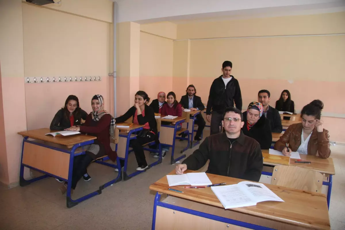 Osmanlıca Kurslarına İlgi Giderek Büyüyor