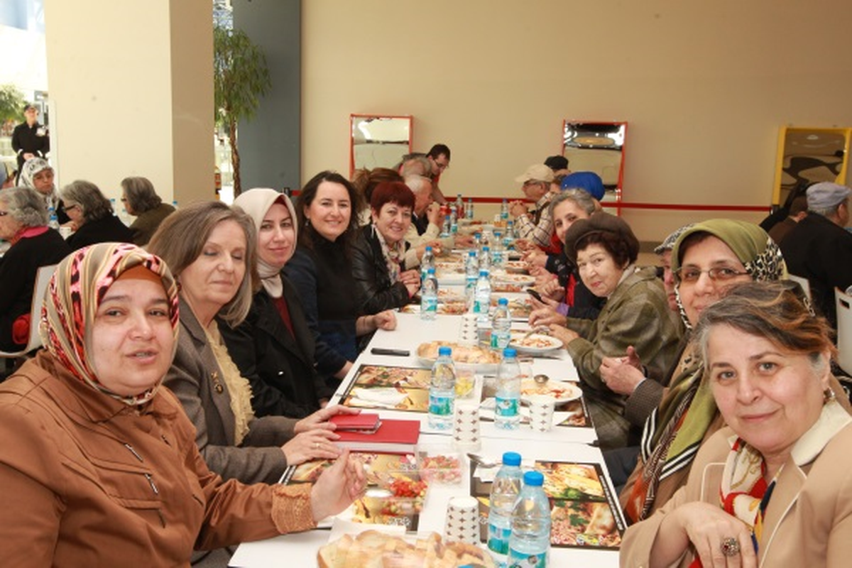 Ragibe Köşker, Huzurevi Sakinleri Ağırladı