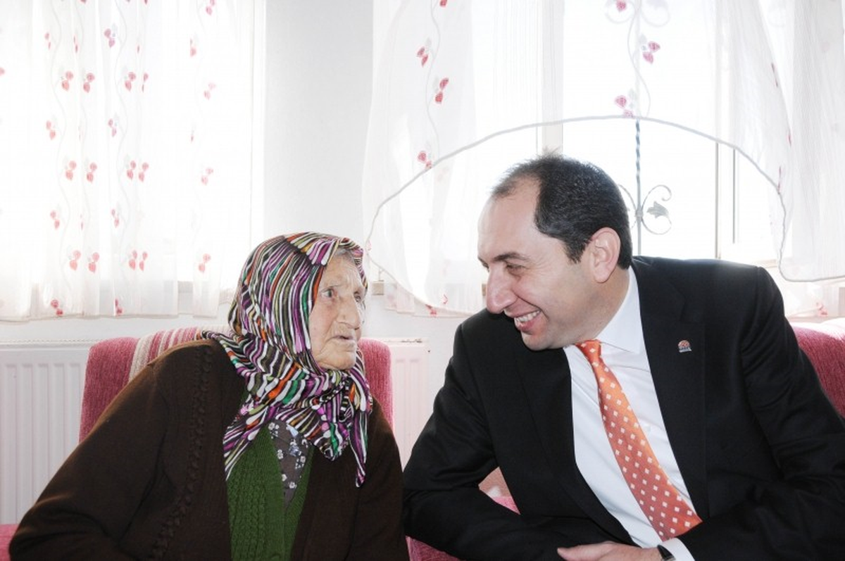 Rektör Alkan\'dan Huzurevine Ziyaret