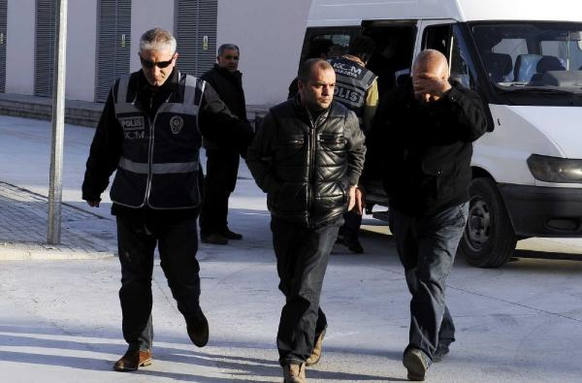 Sakarya\'da Paravan Şirket ve Tefeci Operasyonu: 15 Gözaltı