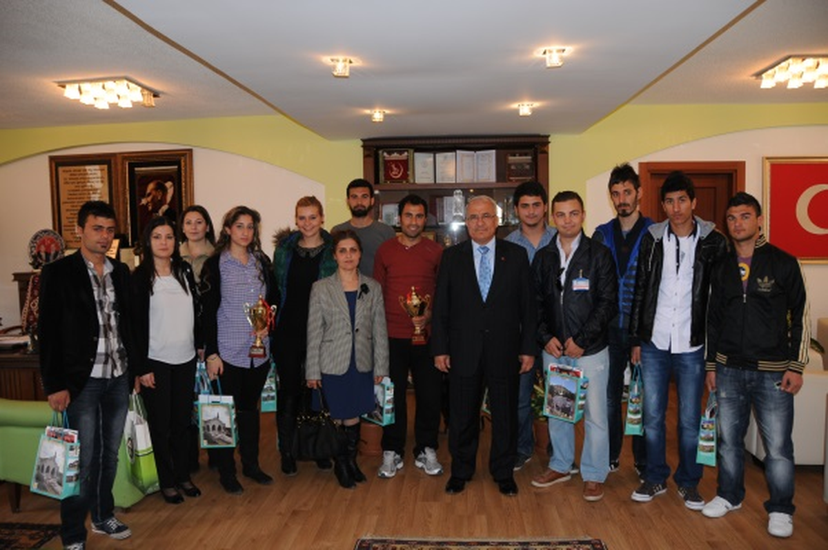 Şampiyon Üniversitelilerden Başkan Kocamaz\'a Ziyaret