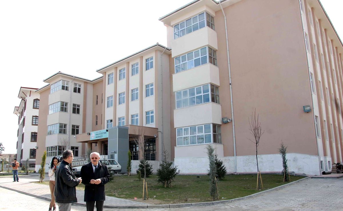 Simav Halk Eğitim Merkezi\'nde Modern Bina Sevinci