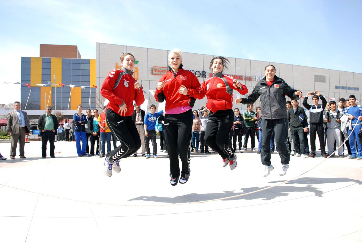 Spor Tırı Muratpaşa\'da