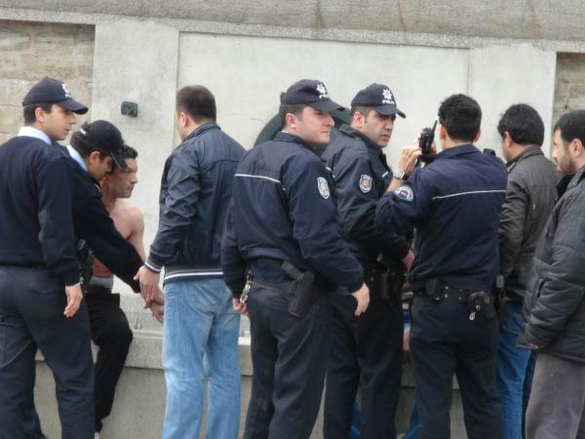 Taksim\'de İşportacı - Zabıta Arbedesi