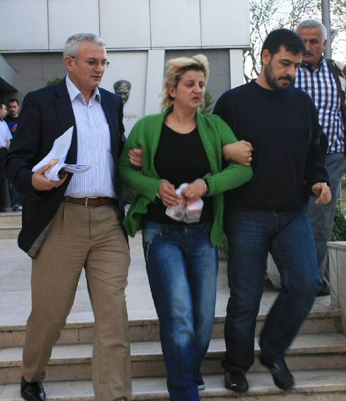 Polis Öldüren Kadına Müebbet