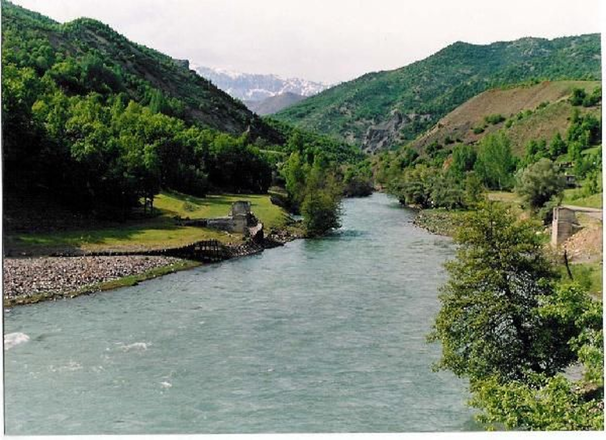 Tunceli\'de Munzur Çayı\'na Düşen Kişi