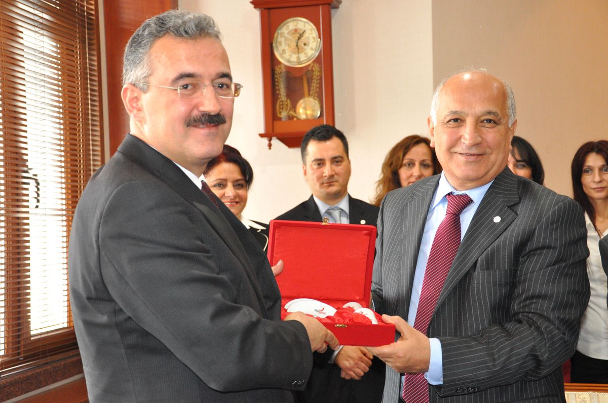 Türk Kızılay Derneği Genel Başkanı Ahmet Lütfi Akar\'dan, Zonguldak Valisi Ayyıldız\'a Ziyaret