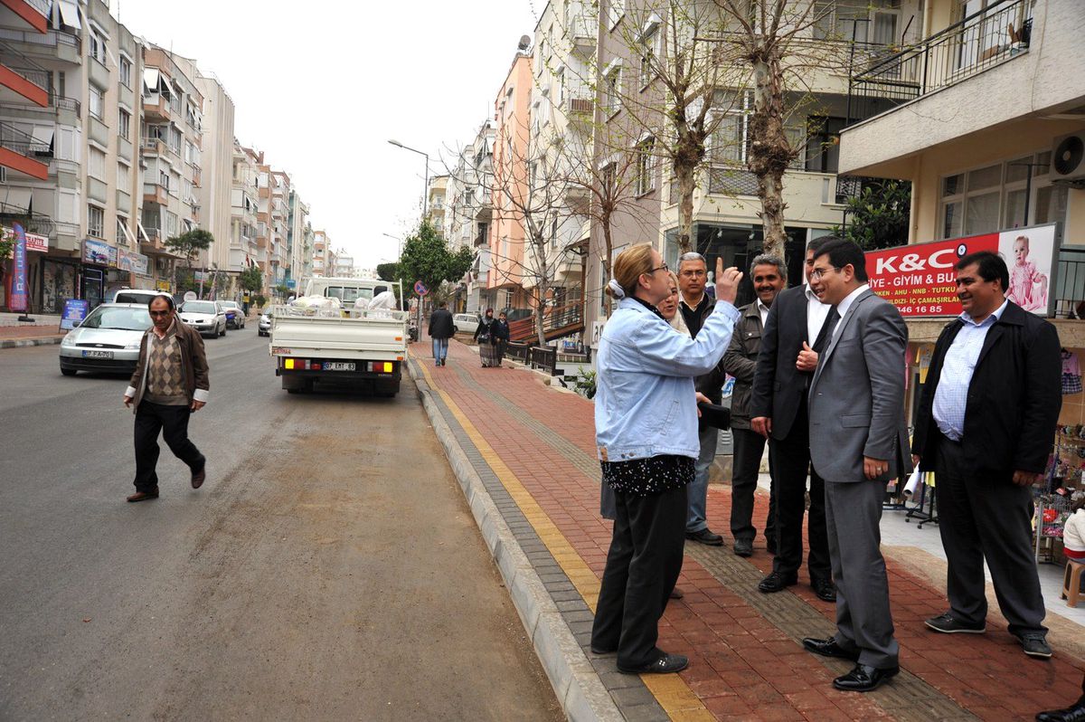 Tütüncü Tevfik Fikret Caddesi\'nde İşyerlerini Ziyaret Etti
