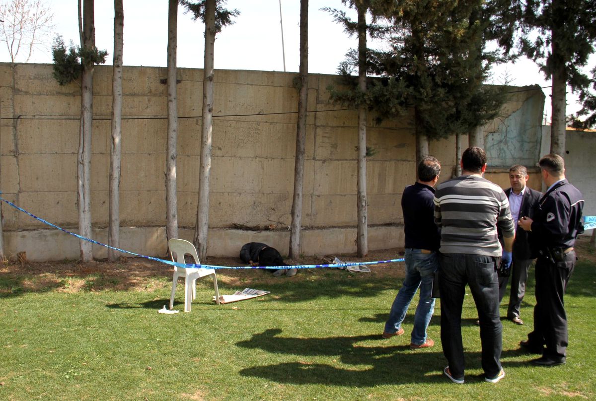 Üç Metre Yükseklikten Düşerek Öldü