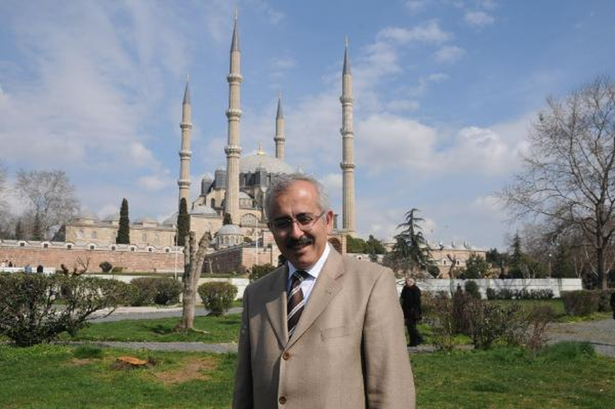 Vali Duruer: Ağaç Dikmeyi Peyzaj Zanneden Bir Milletiz