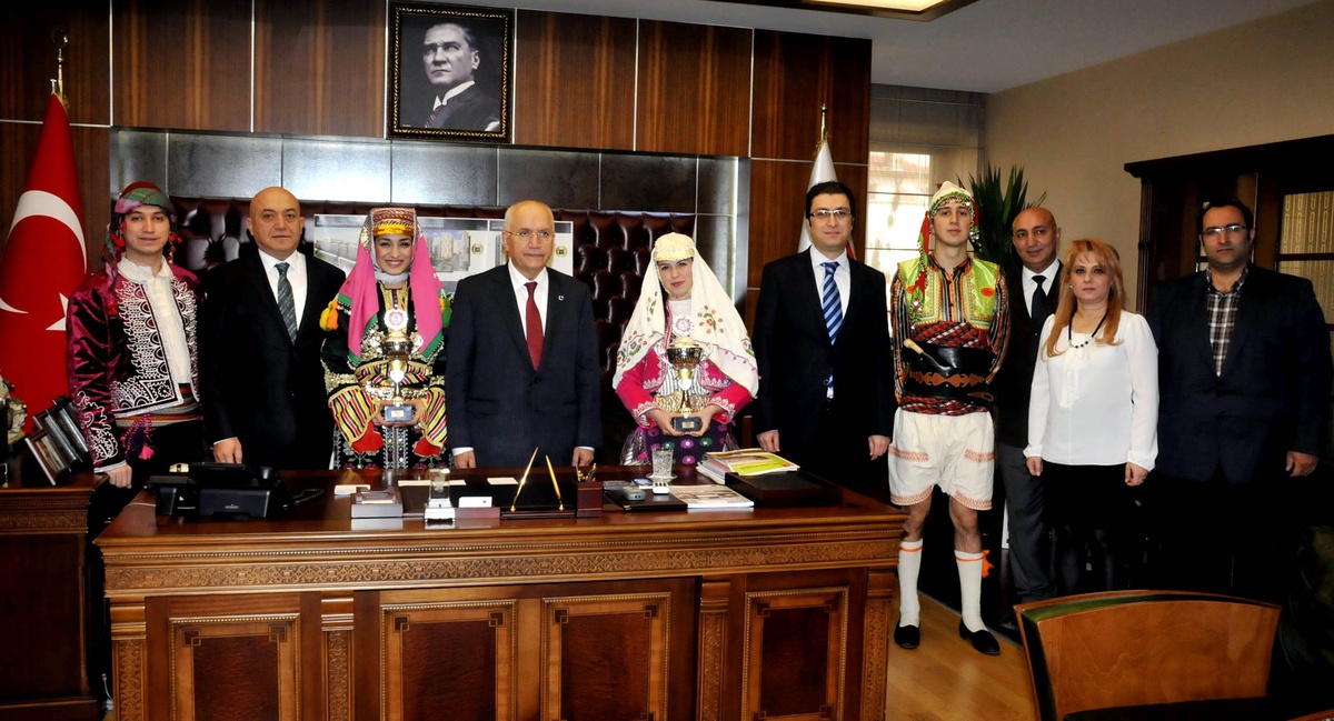 Yenimahalle Belediyesi Halk Dansları Topluluğu Kupaya Doymuyor