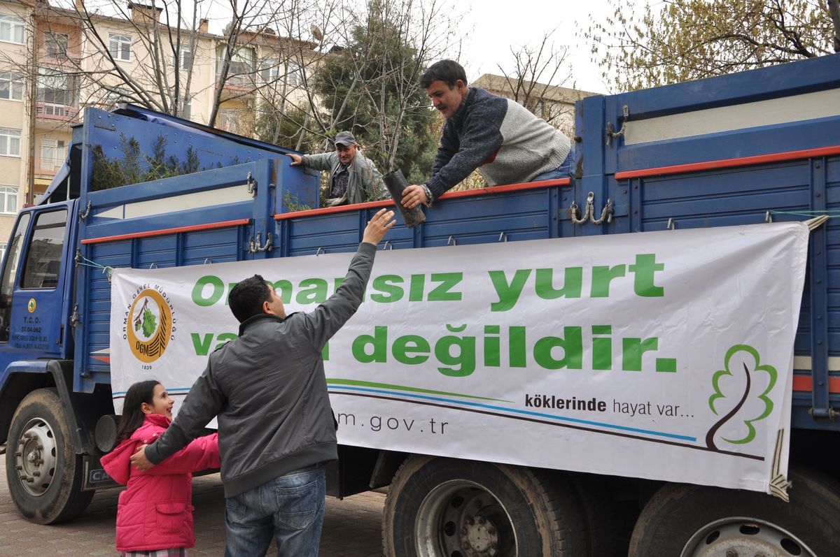 3 Bin 500 Adet Fidan Dağıtıldı