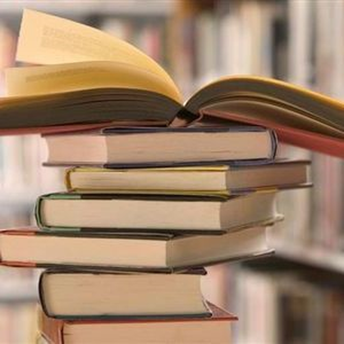 ABD Adana Konsolosluğu\'ndan Çü\'ye Kitap Bağışı