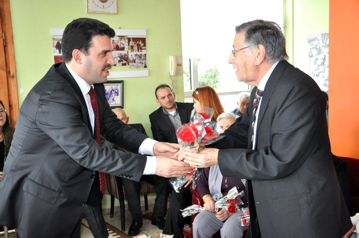 AK Parti \'Den Huzurevine Ziyaret