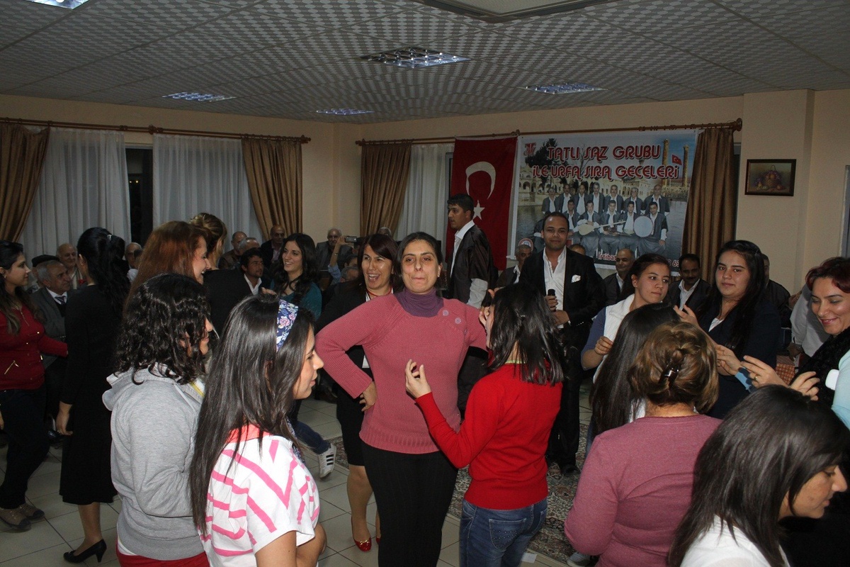 AK Parti\'li Kadınlar Yaşlıları Yalnız Bırakmadı.