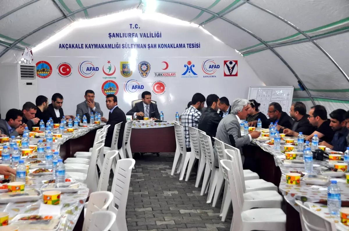 Akçakale Kaymakamı, Basını Çadır Kentte Ağırladı