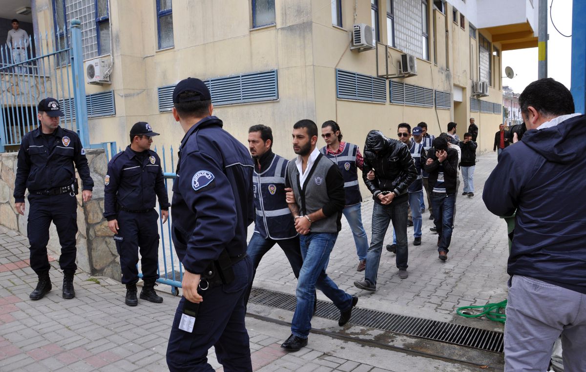 Alanya\'da Uyuşturucu Operasyonunda 8 Gözaltı