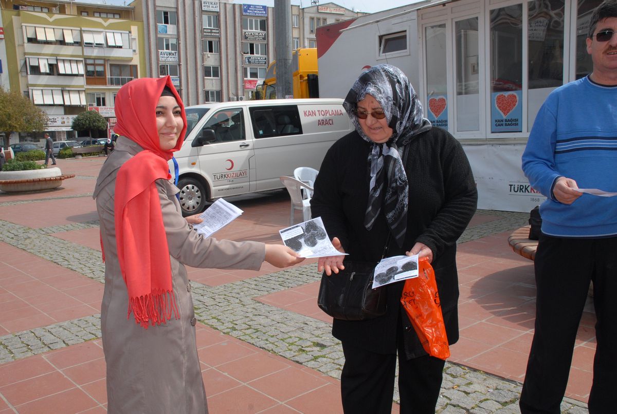 Aliağa İmam Hatip Lisesi\'nin Kan Bağışına Kızılay\'dan Destek