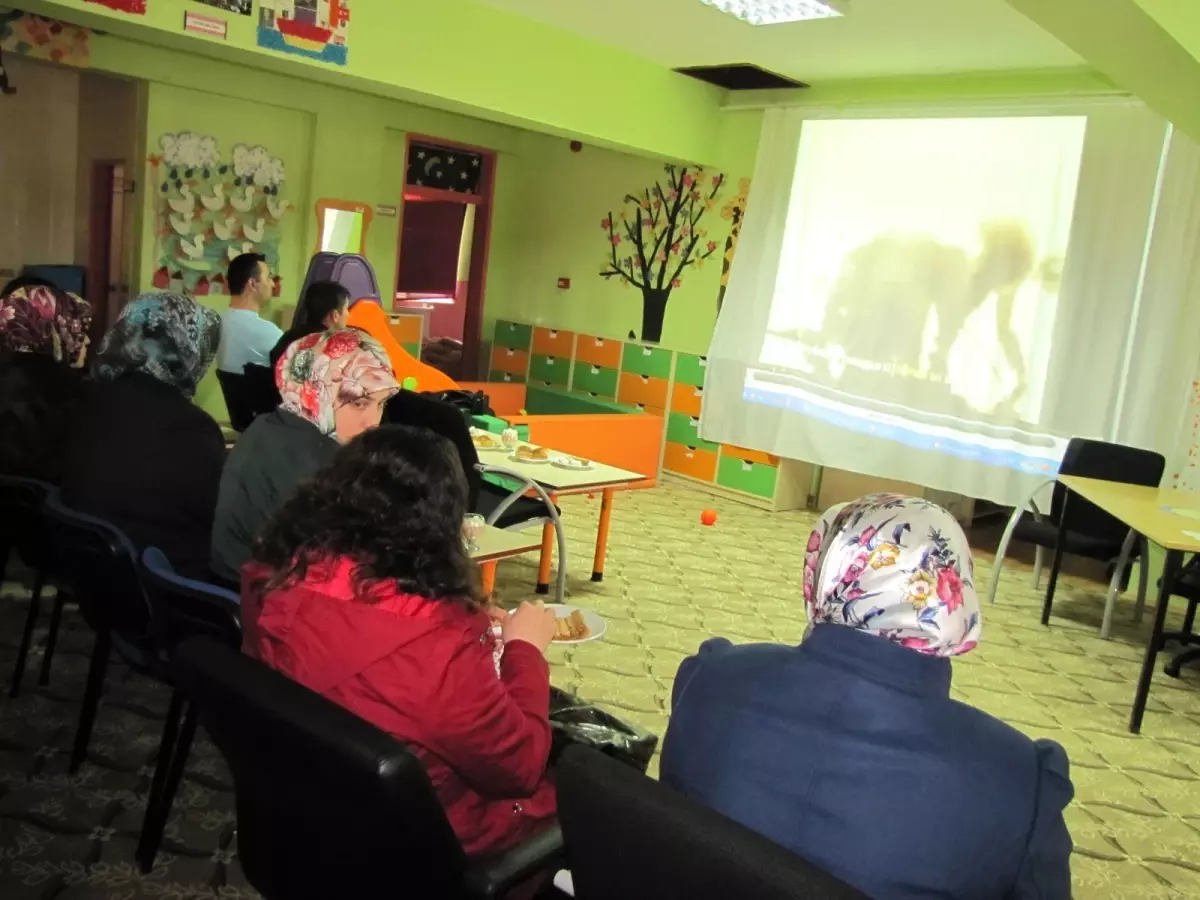 Anaokulu Velilerine 'Anne Baba Tutumları' Semineri
