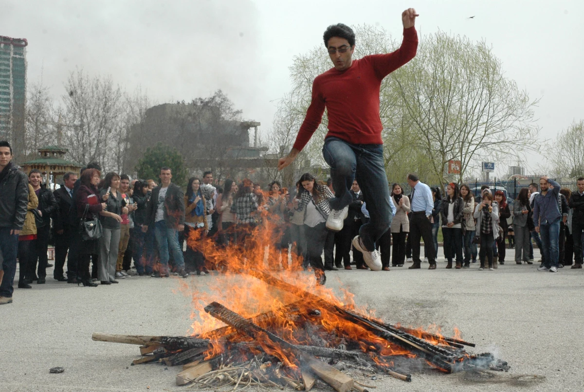Ankara\'daki Öğrenciler Nevruz\'u Coşkuyla Kutladı