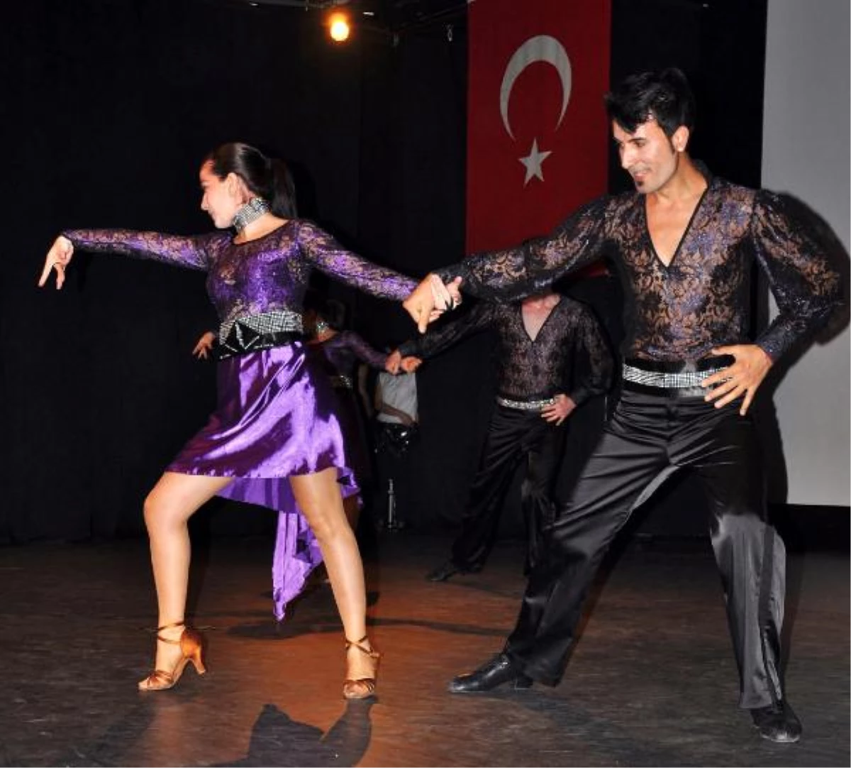 Antalyalı modern dansı öğrendi
