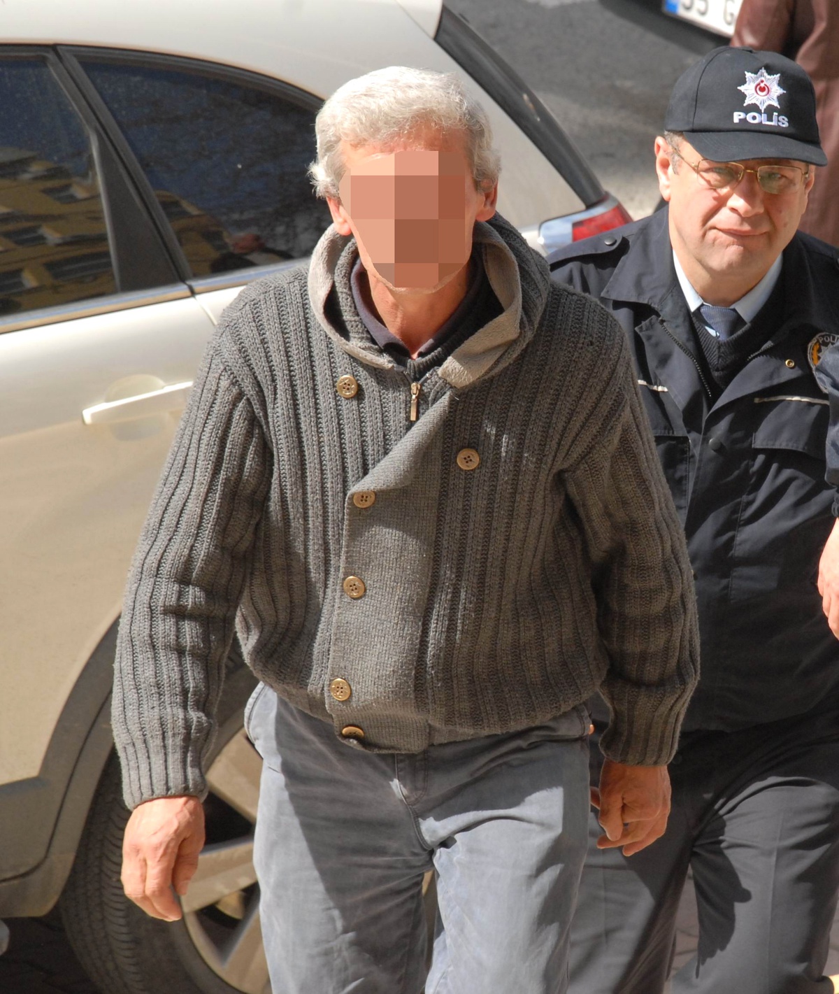 Ayrıldığı Eşinin Evine Baltayla Saldıran Koca Serbest
