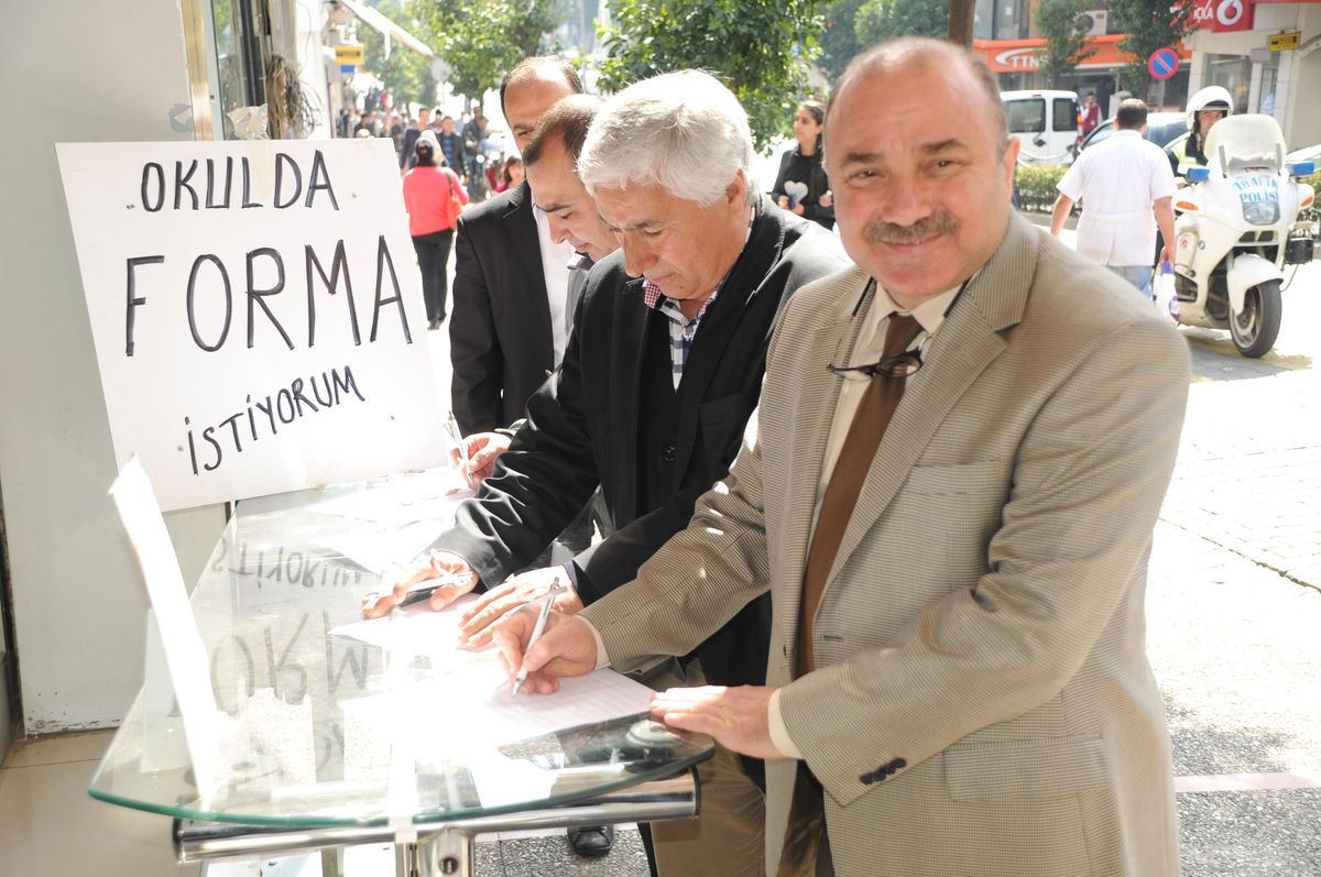 Ayto\'dan \'Okulda Forma İstiyorum\' Kampanyasına Destek