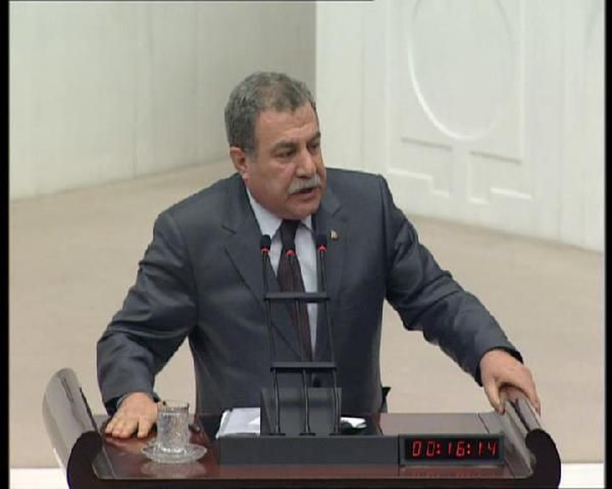 Bakan Güler\'den \'Türk Bayrağı\' Tepkisi