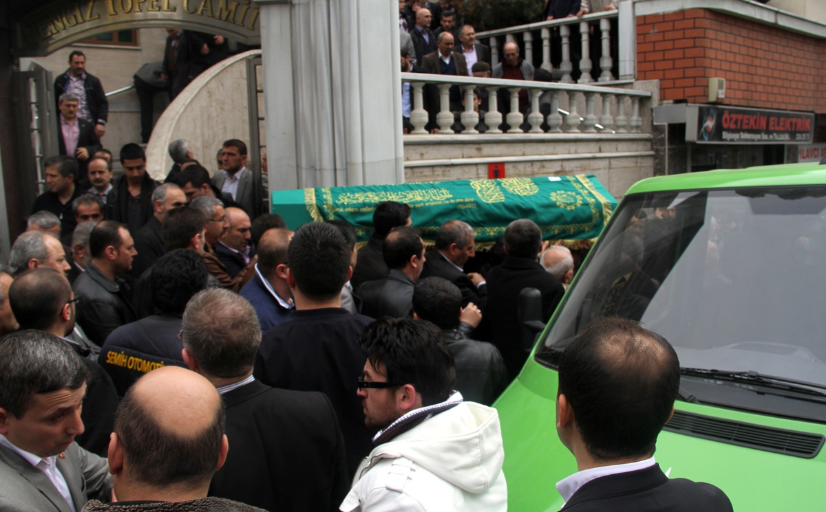 Bakan Yıldırım, Hemşehrisinin Cenaze Törenine Katıldı