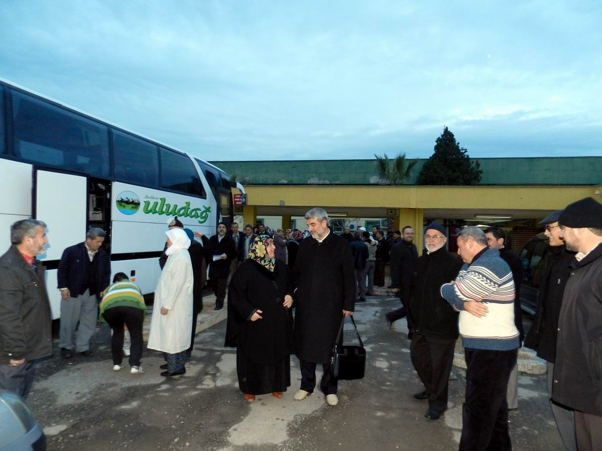 Balıkesir\'den 325 Kişi Dualarla Umreye Yolcu Edildi