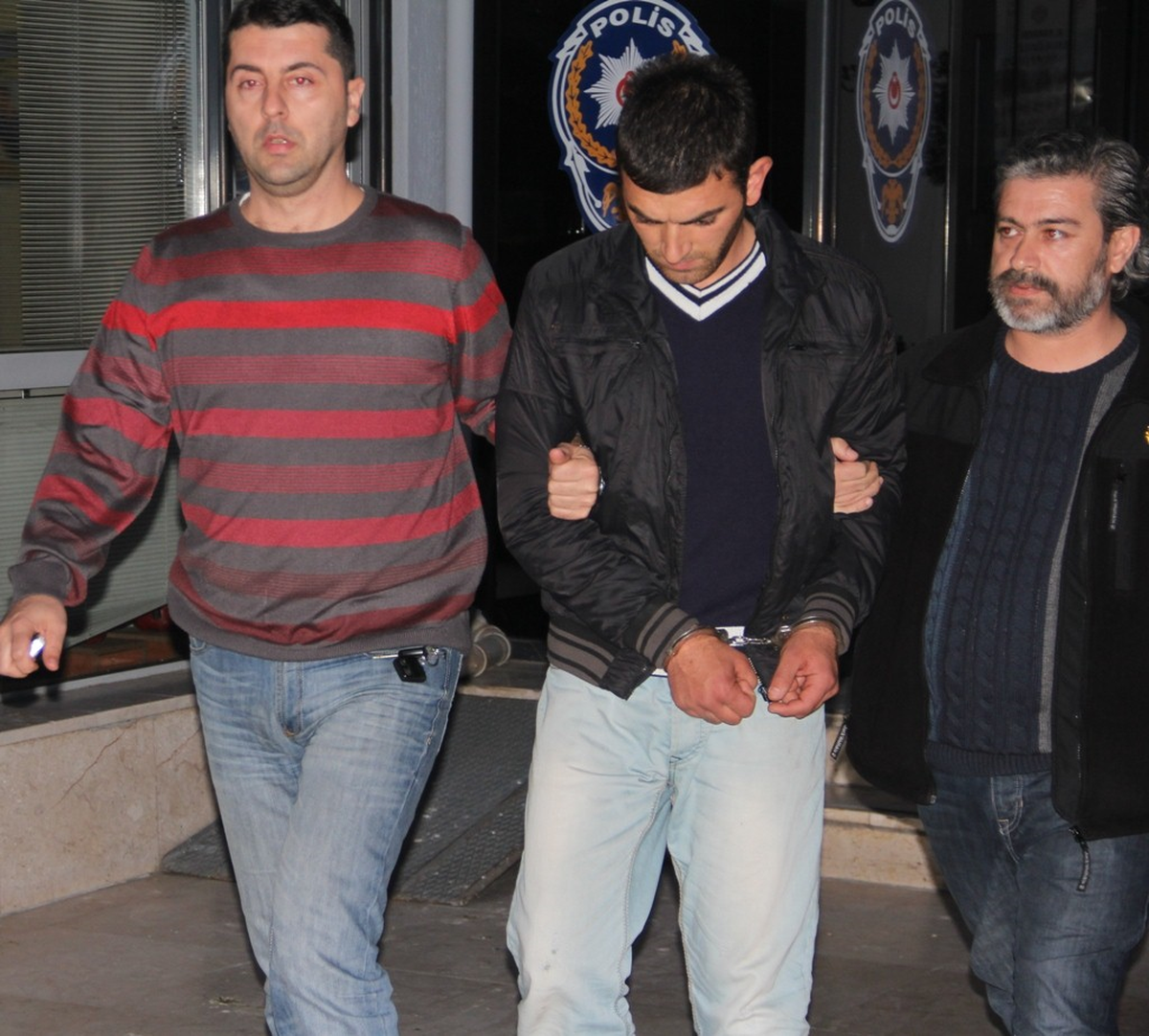 Cezaevinden Kaçtı, 9 Otomobil Çaldı