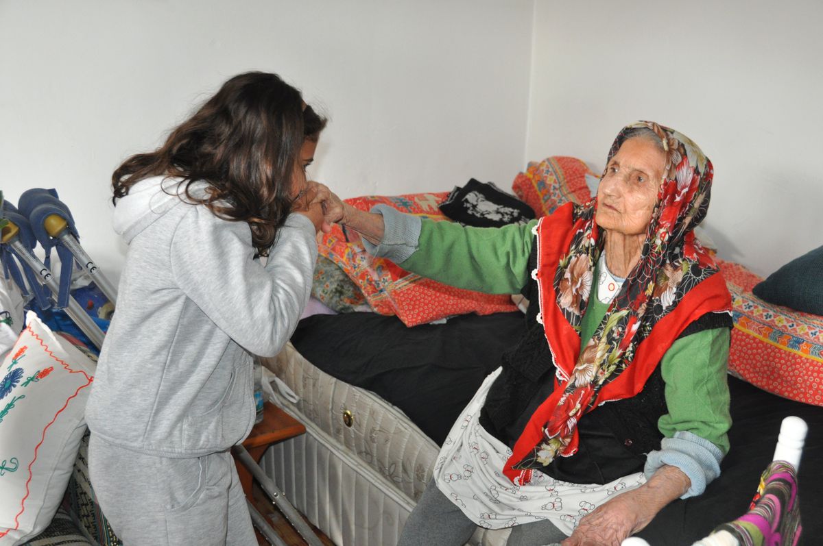 Ders Kampı Öğrencileri Yaşlıları Unutmadı