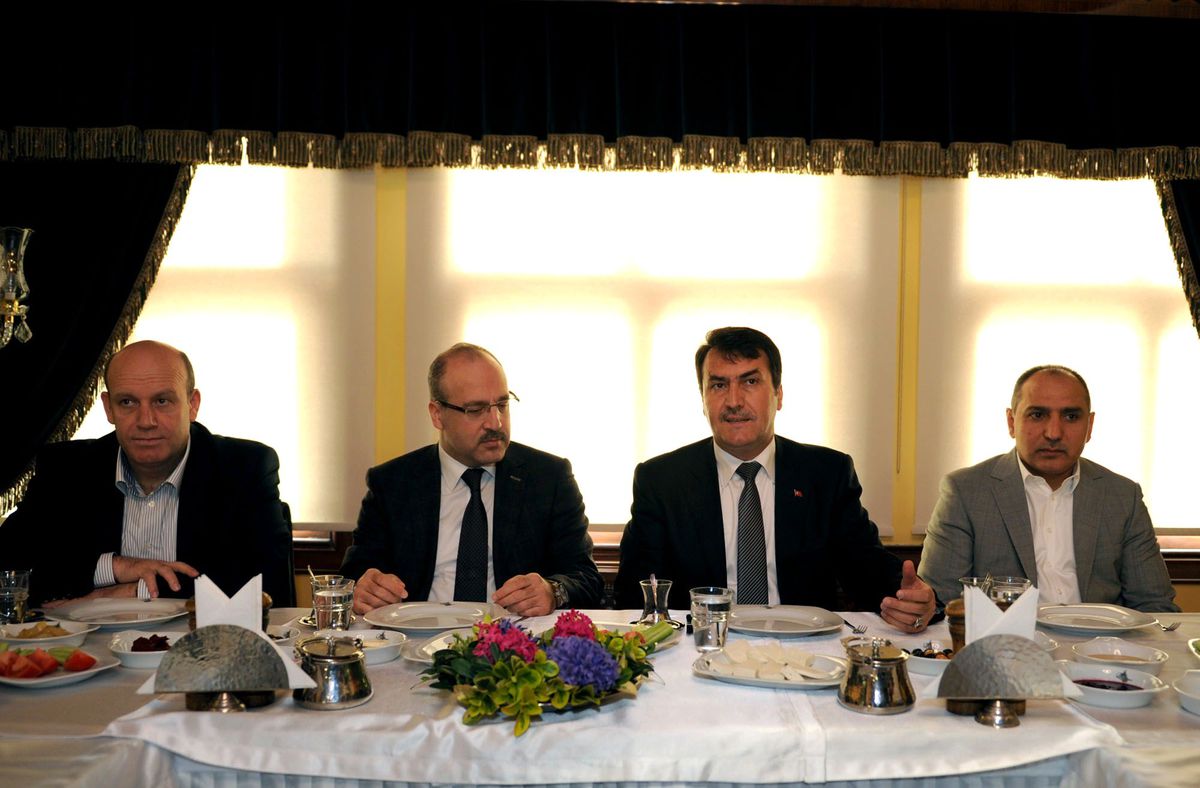 Dündar İş Adamlarına Projelerini Anlattı