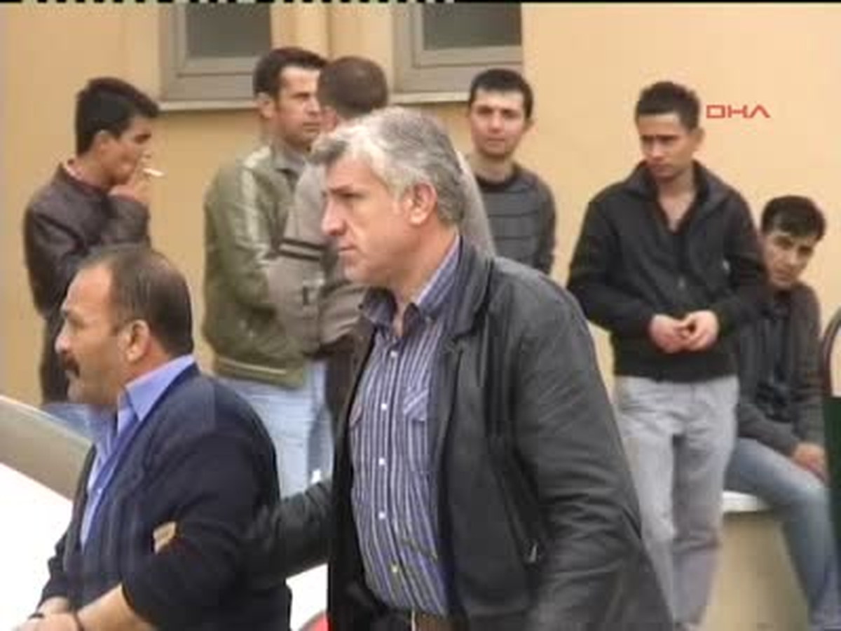 Düzce Kadının Kamyonetten Düştüğünü Fark Etmemiş Kadının Kamyonetten Düştüğünü Fark Etmemiş