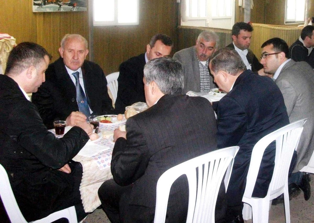Esnaflar Dernek Kahvaltısında Buluştu