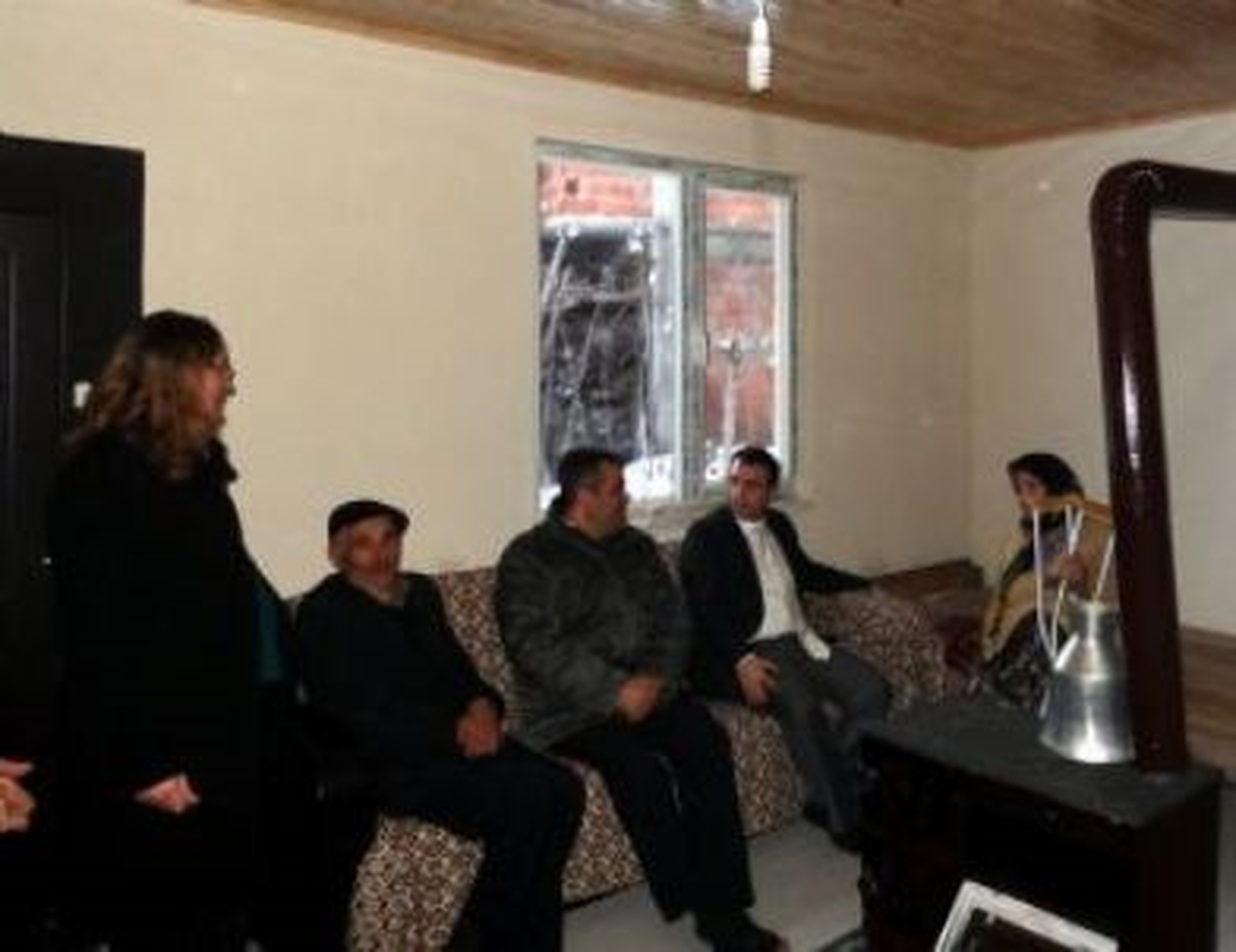 Evi Yanan Vatandaşa Yardım