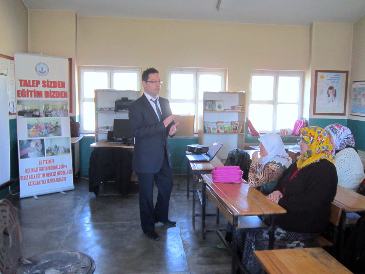 Gediz\'de "Bilinçli Veli Başarılı Öğrenci" Semineri