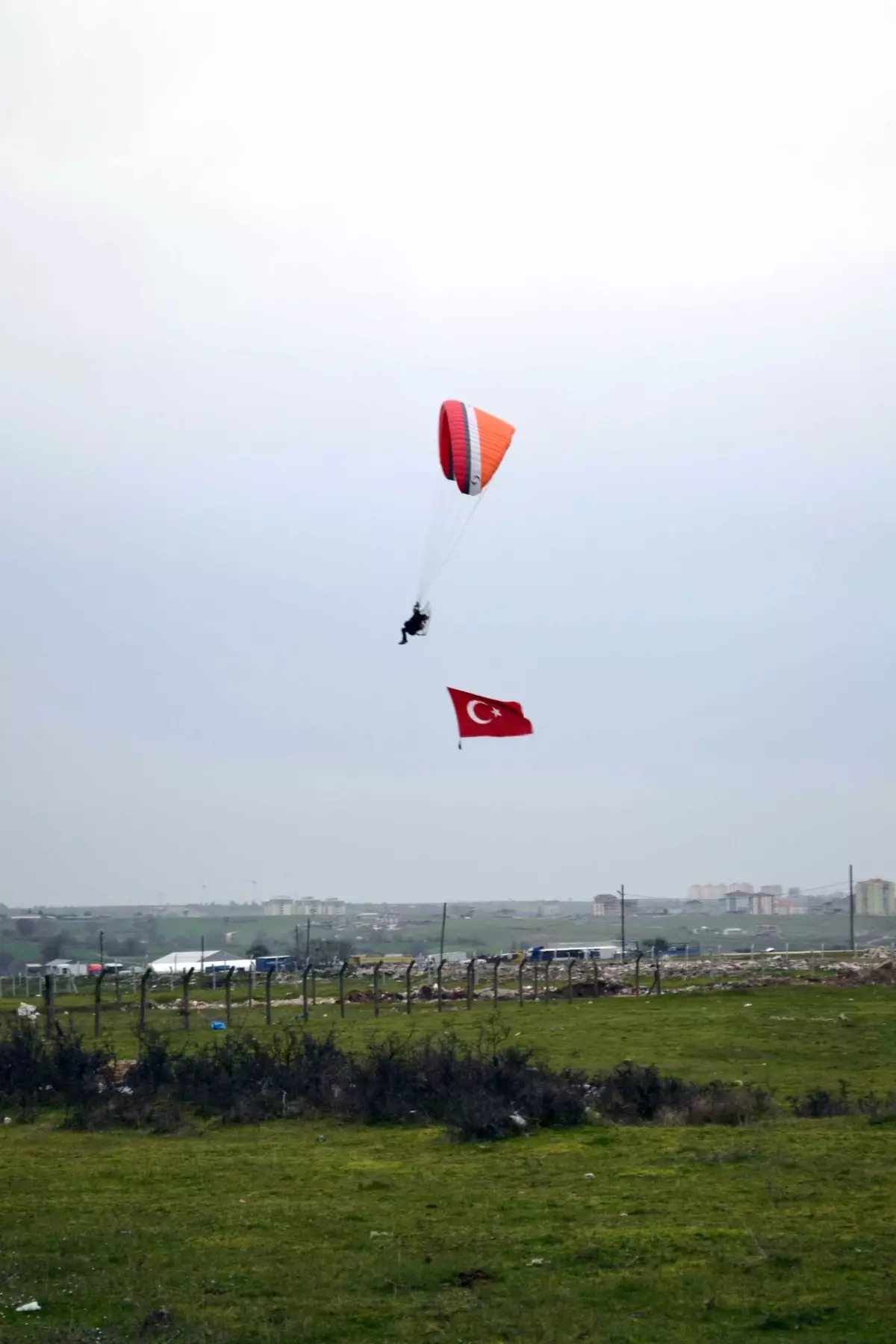 Gökyüzünde Bayrak Açtılar