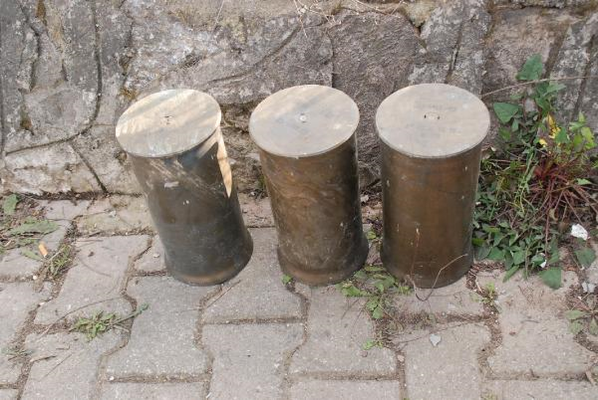 Gölcük\'te Yol Kenarında 3 Adet Gemi Topu Mermisi Kovanı Bulundu