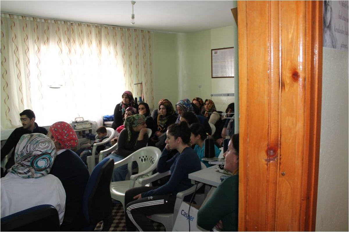 Hakkari\'de Bayanlara Sağlık Eğitimi