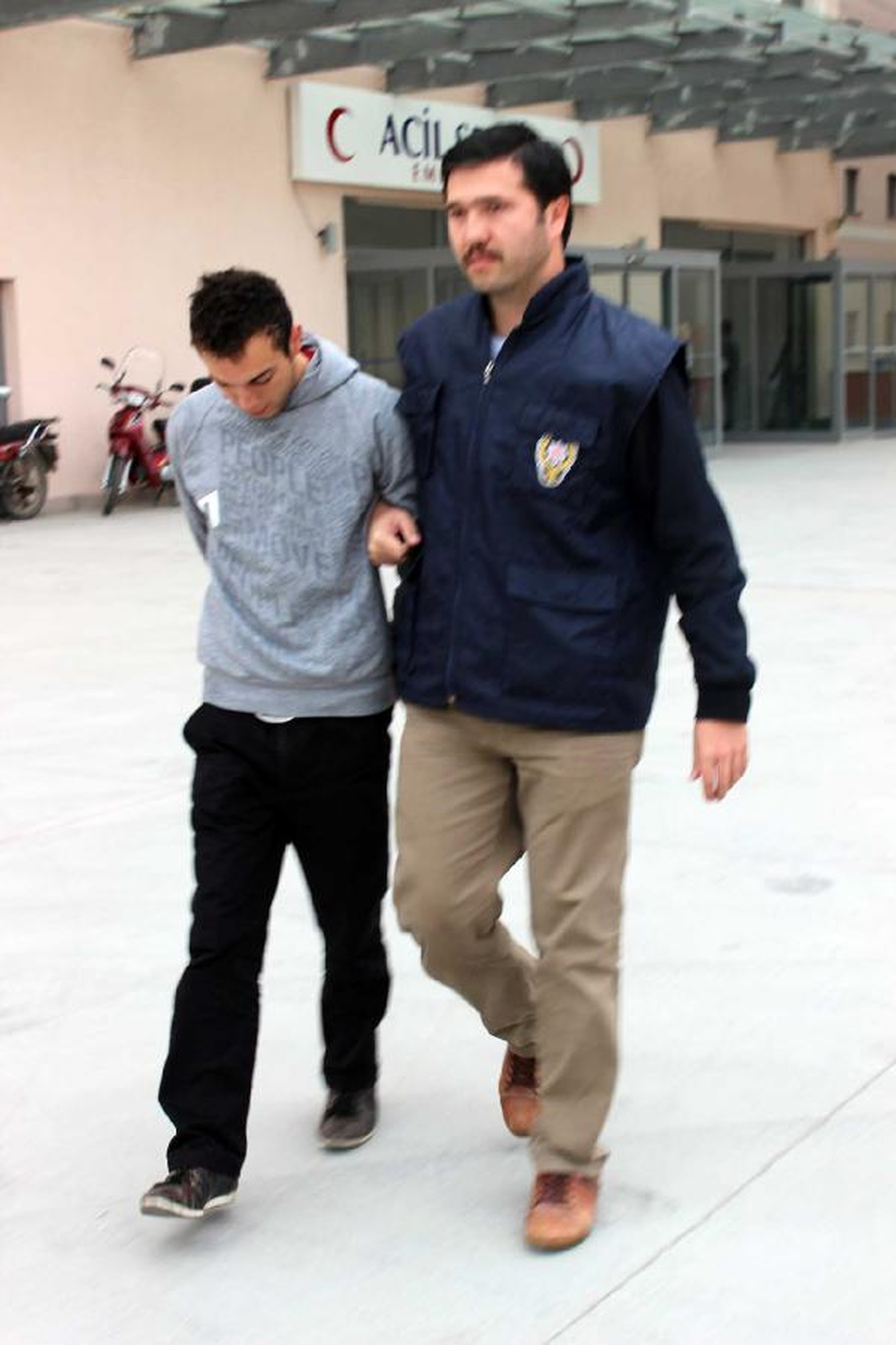 Hastanede 4 Hemşirenin, Adliyede Kadın Memurun Çantasını Çaldı