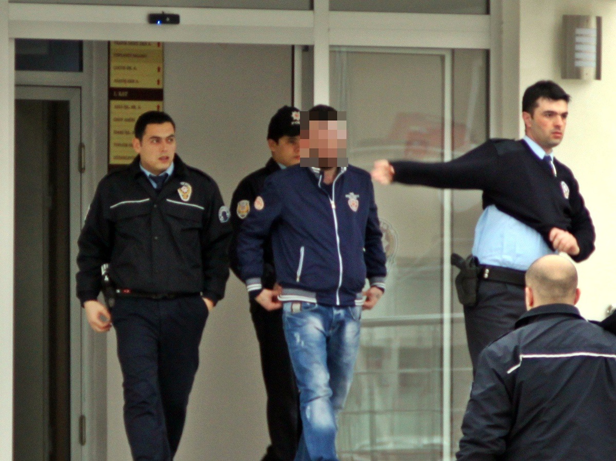 Hırsızlık Zanlıları Uyuşturucu Alemi Yaparken Yakalandı